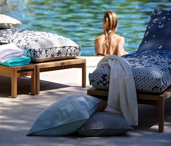 Chaises longues recouvertes de tissu outdoor