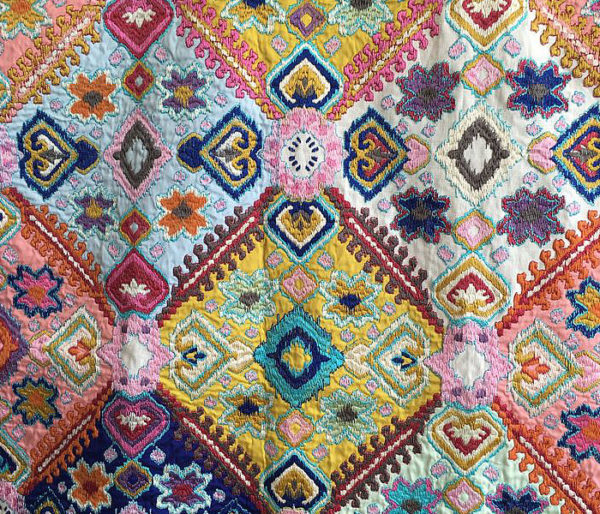 Tissu brodé de motifs Amérindiens