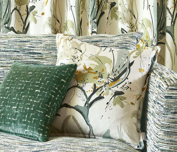 Coussin floral contemporain