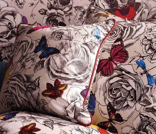 toile coton imprimée de roses et de papillons