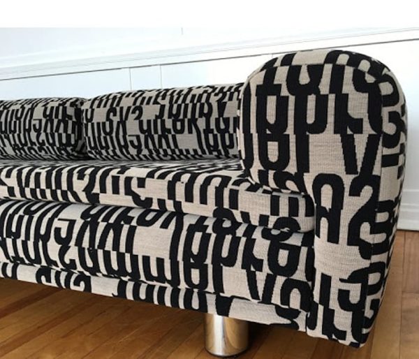 Tissu en maille design imprimé de lettres noires