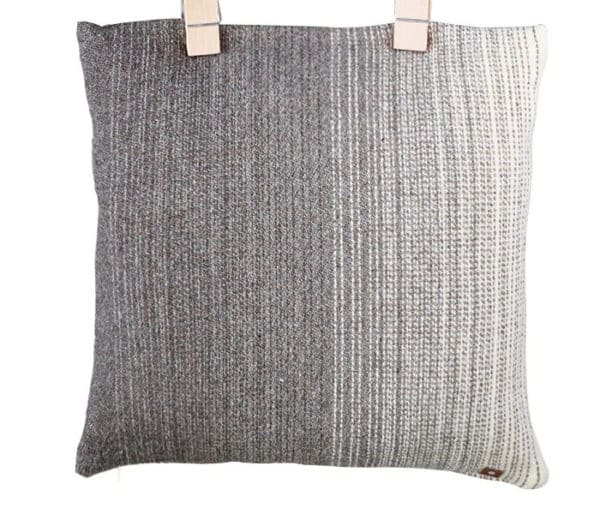 coussin en laine aux teintes dégradées