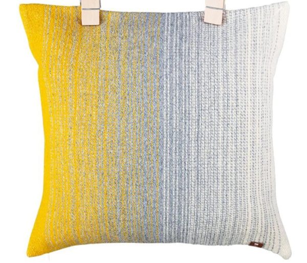 coussin en laine aux teintes dégradées