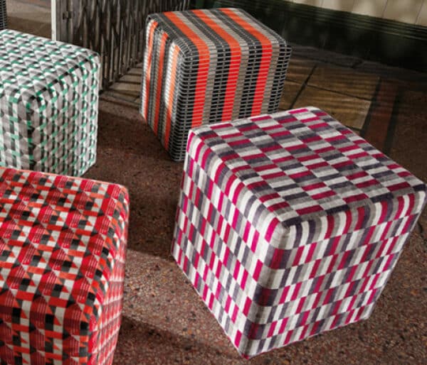 Velours imprimé d'un motif des années 50 inspiré des sièges du métro Londonien